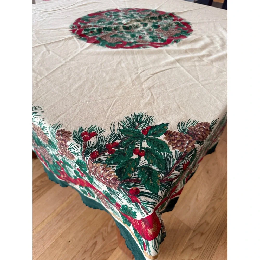 VTG Unbranded Christmas Round Tablecloth 70